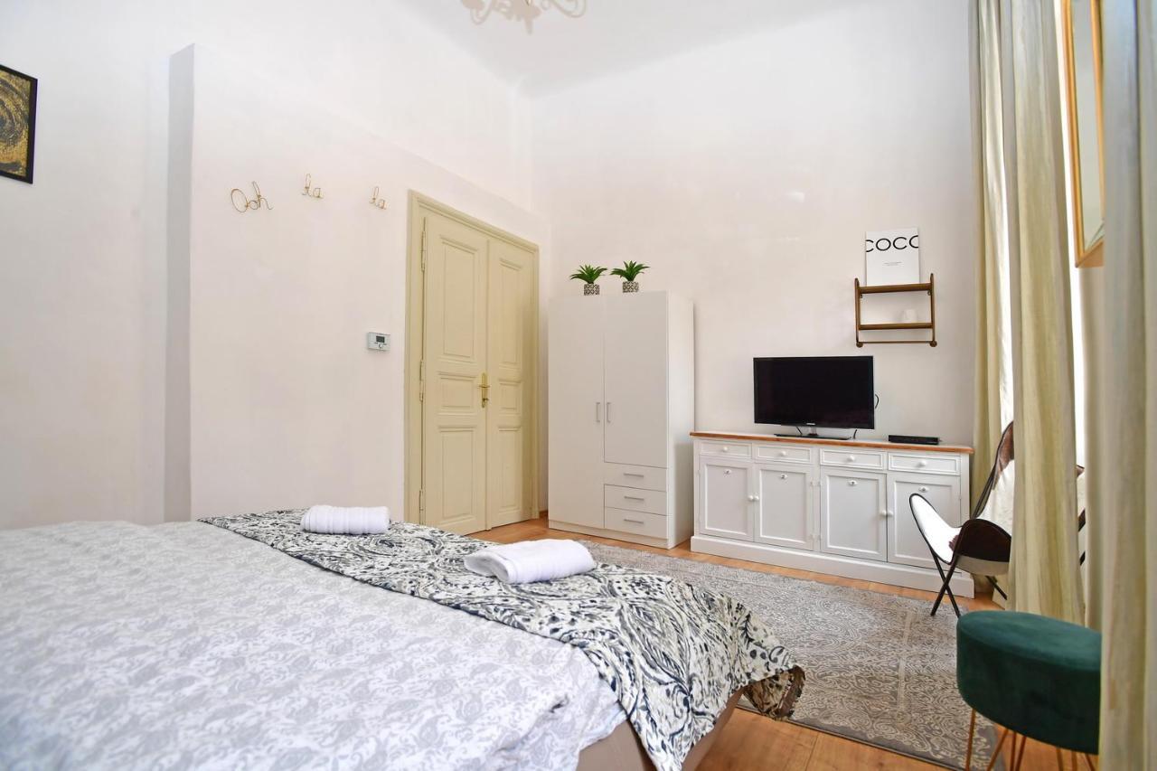 Lovely Little Cosy Apt In Praha Eksteriør bilde